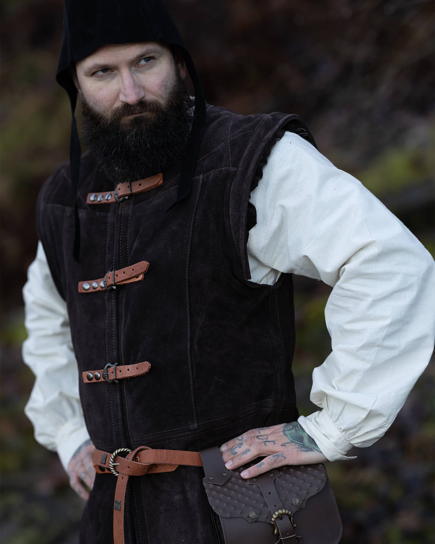 Garen_Vest_Long_Black_Mattis_Belt_Brown_Cornelio_Leather_Cap_Black_2_1920x1920.jpg.pagespeed.ce.5zfzeLEVCd