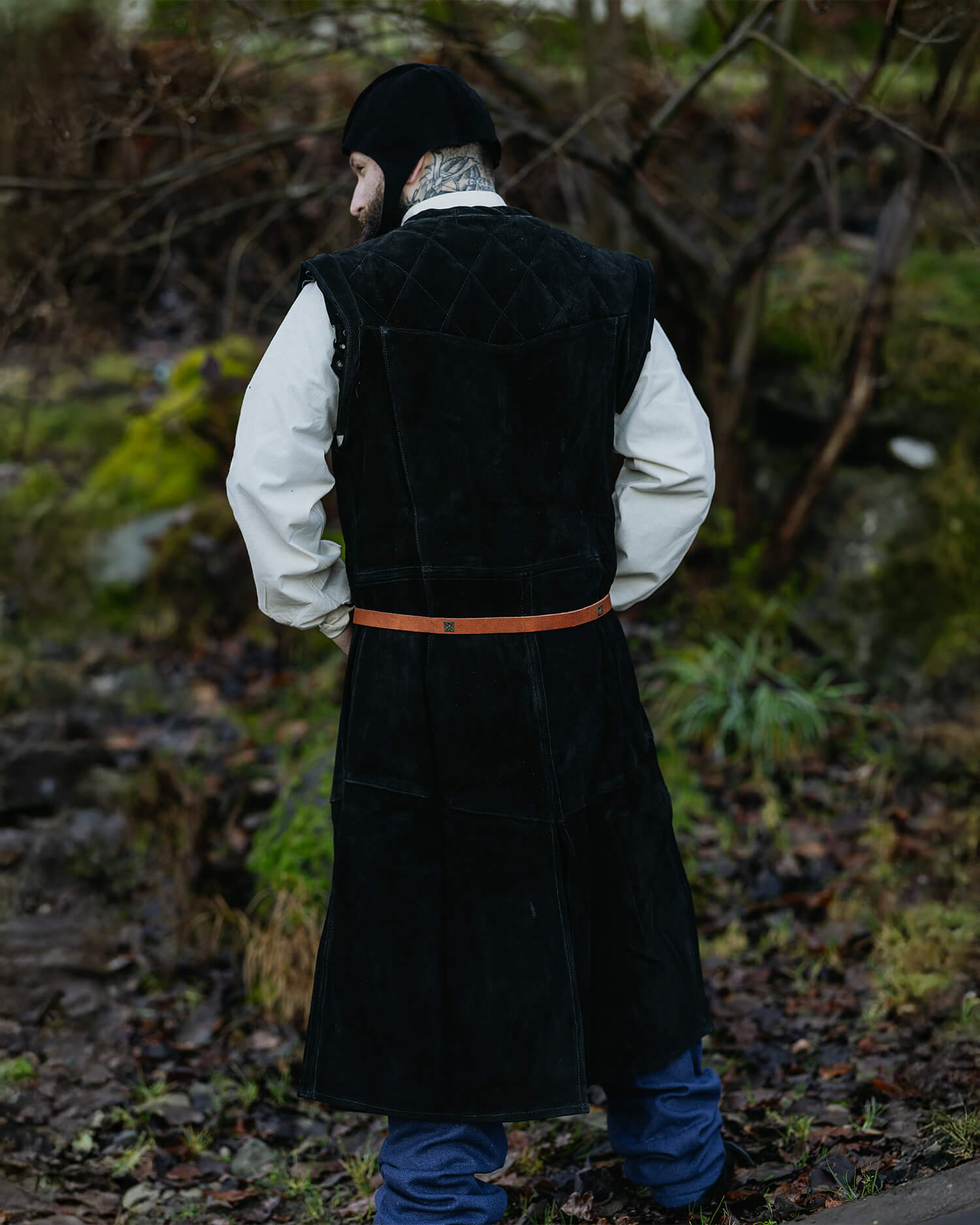 Garen_Vest_Long_Black_Mattis_Belt_Brown_Cornelio_Leather_Cap_Black_Ranulf_Thorsberg_Trousers_Blue_2_1920x1920.jpg.pagespeed.ce.WJsKHulthc