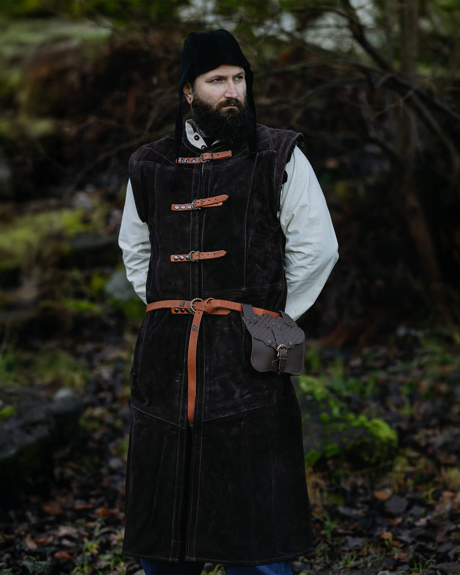 Garen_Vest_Long_Black_Mattis_Belt_Brown_Cornelio_Leather_Cap_Black__1920x1920.jpg.pagespeed.ce.NMU1SsADG5